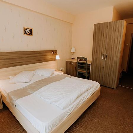 Guest House Lacul Linistit Моняса Экстерьер фото