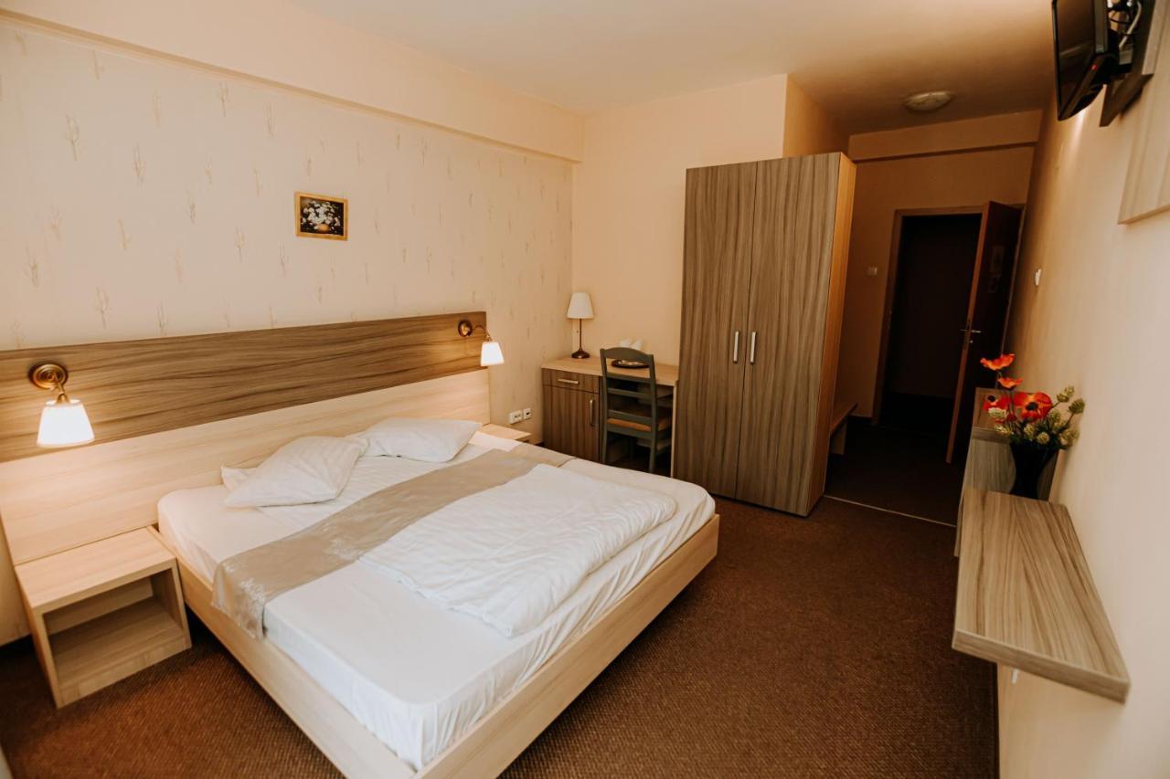 Guest House Lacul Linistit Моняса Экстерьер фото