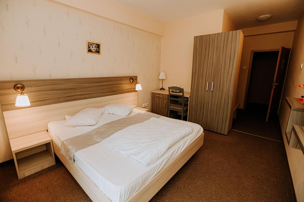 Guest House Lacul Linistit Моняса Экстерьер фото