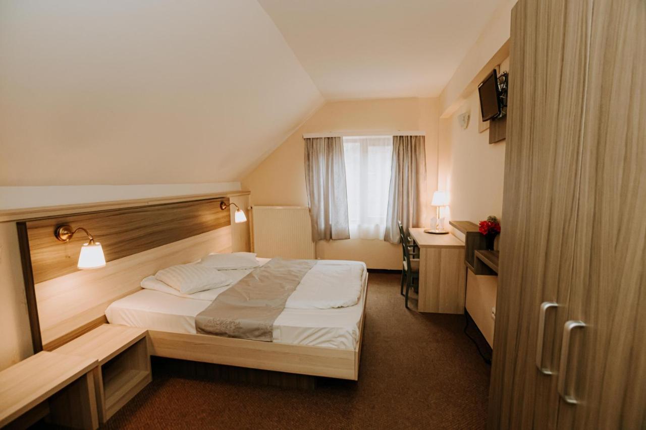Guest House Lacul Linistit Моняса Экстерьер фото